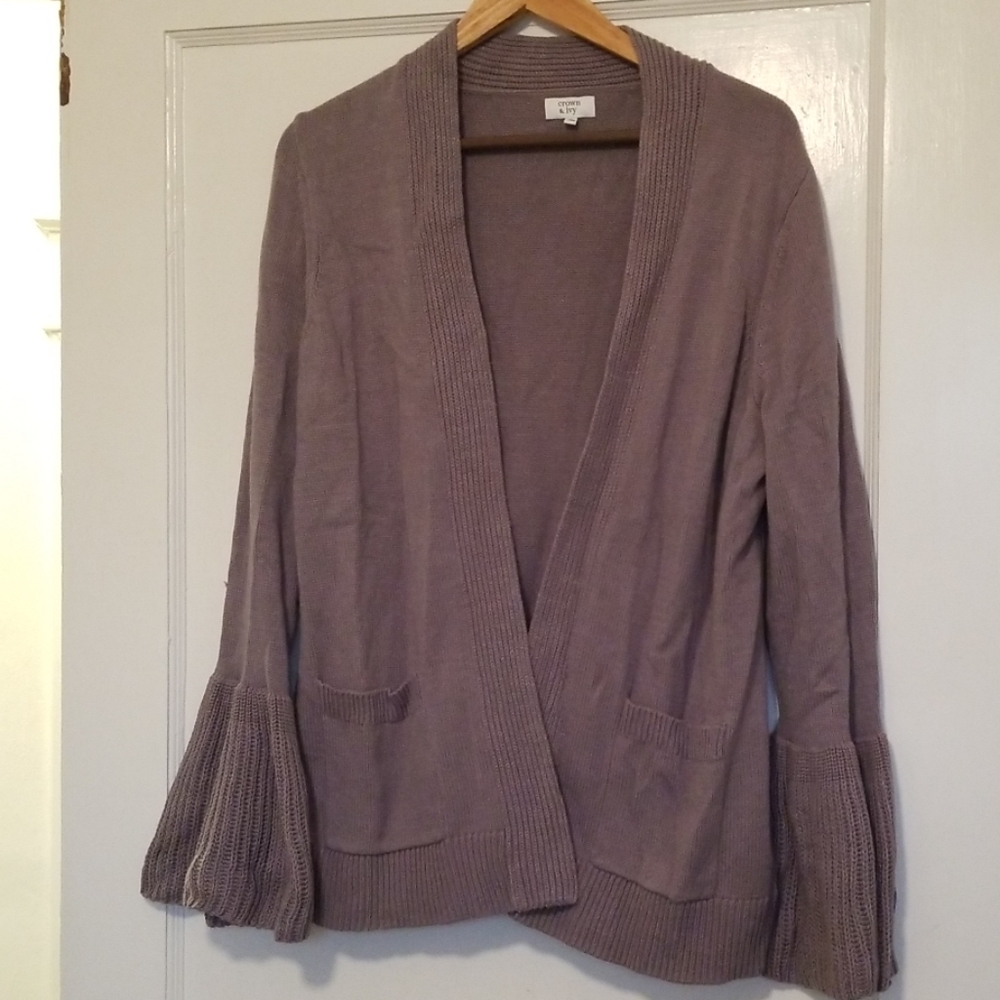 Bell-sleeved sweater